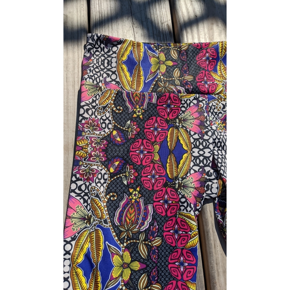 Onzie Yoga Vibrant Pattern Yoga pants